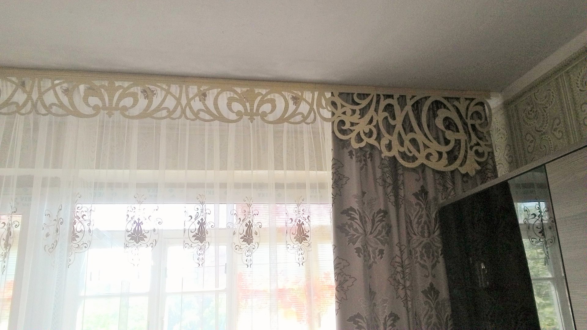 ажурный ламбрекен
